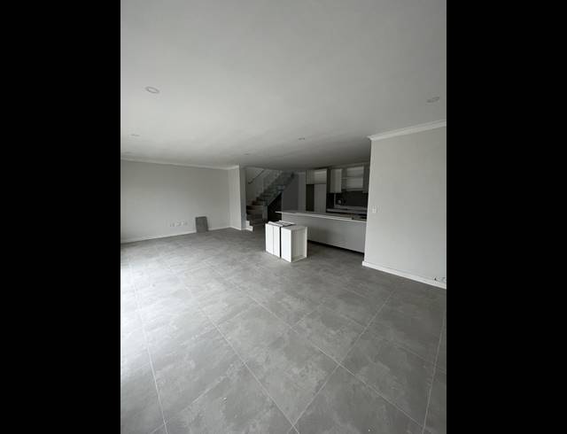 3 BEDROOM FREEHOLD FOR SALE IN PARKLANDS NORTH